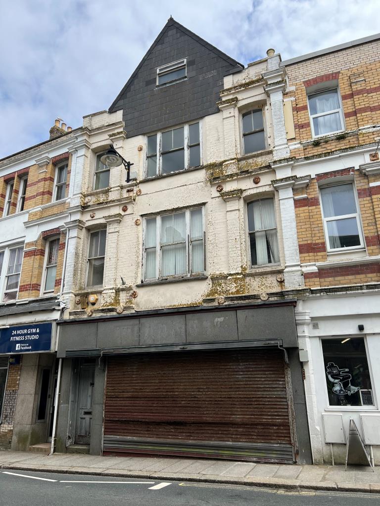 Lot: 72 - COMMERCIAL PROPERTY REQUIRING IMPROVEMENT, WITH DEVELOPMENT POTENTIAL - Front elevation